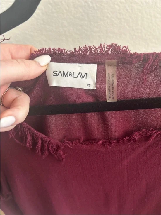 Frayed Edge Short Sleeve Top in Burgundy - Picture 4 of 5